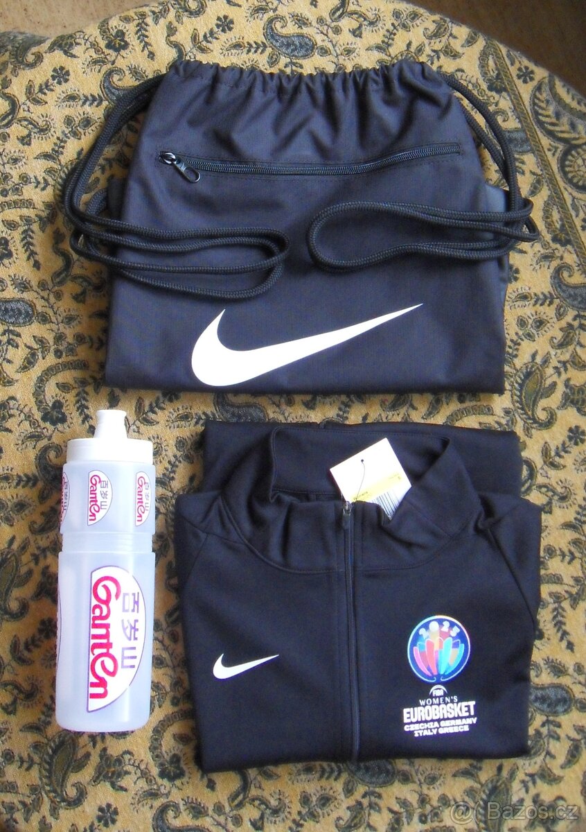 Sportovní vak, mikina (NIKE), lahev na pití (Ganten)