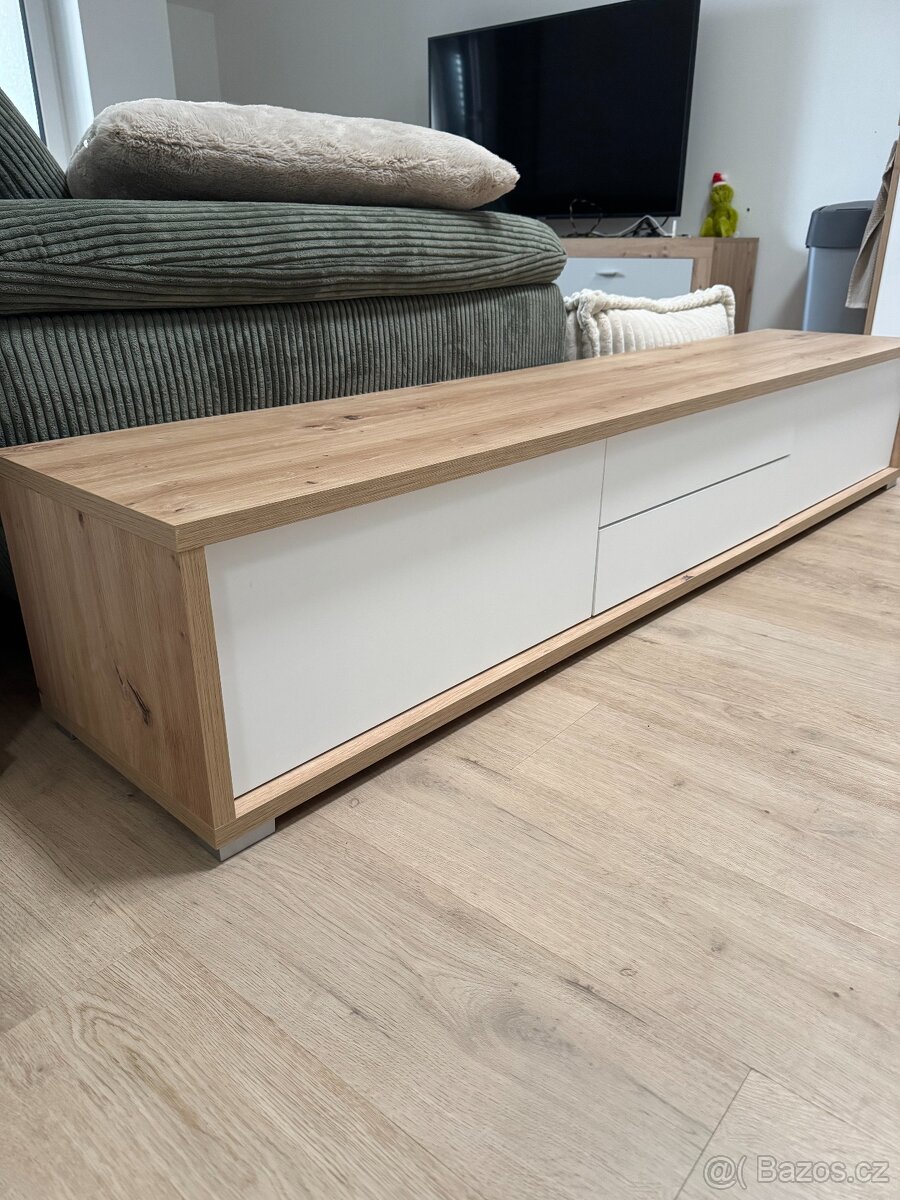 komoda pod televizi