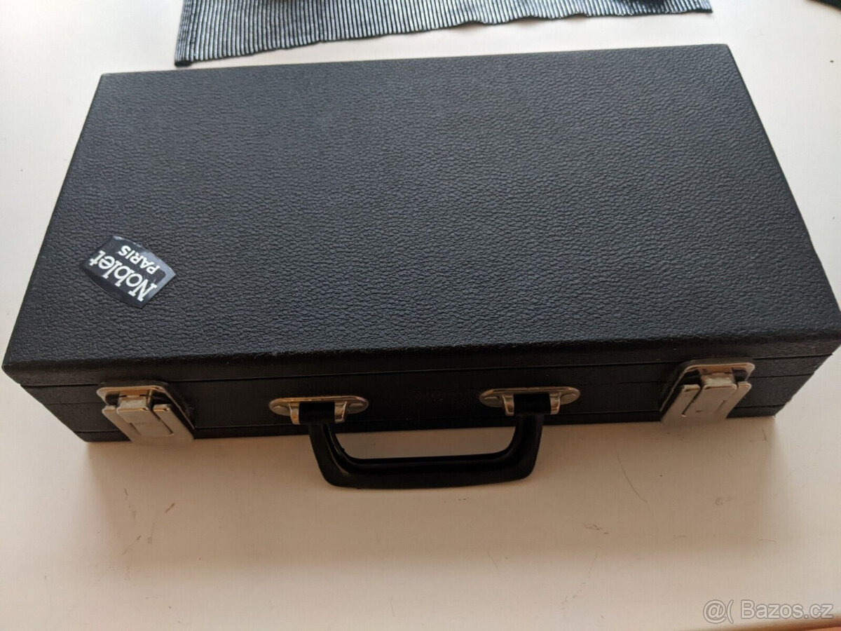 Noblet C klarinet (C dur) v perfektním stavu, čistý a plně s