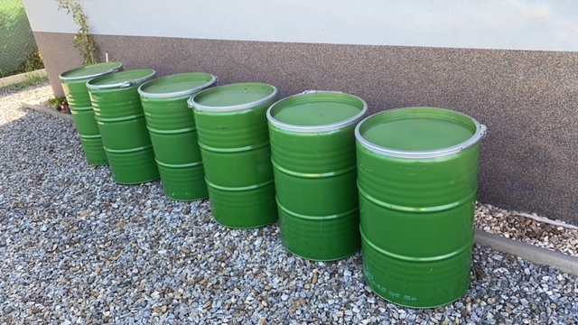 Prodám 200 l plechové sudy
