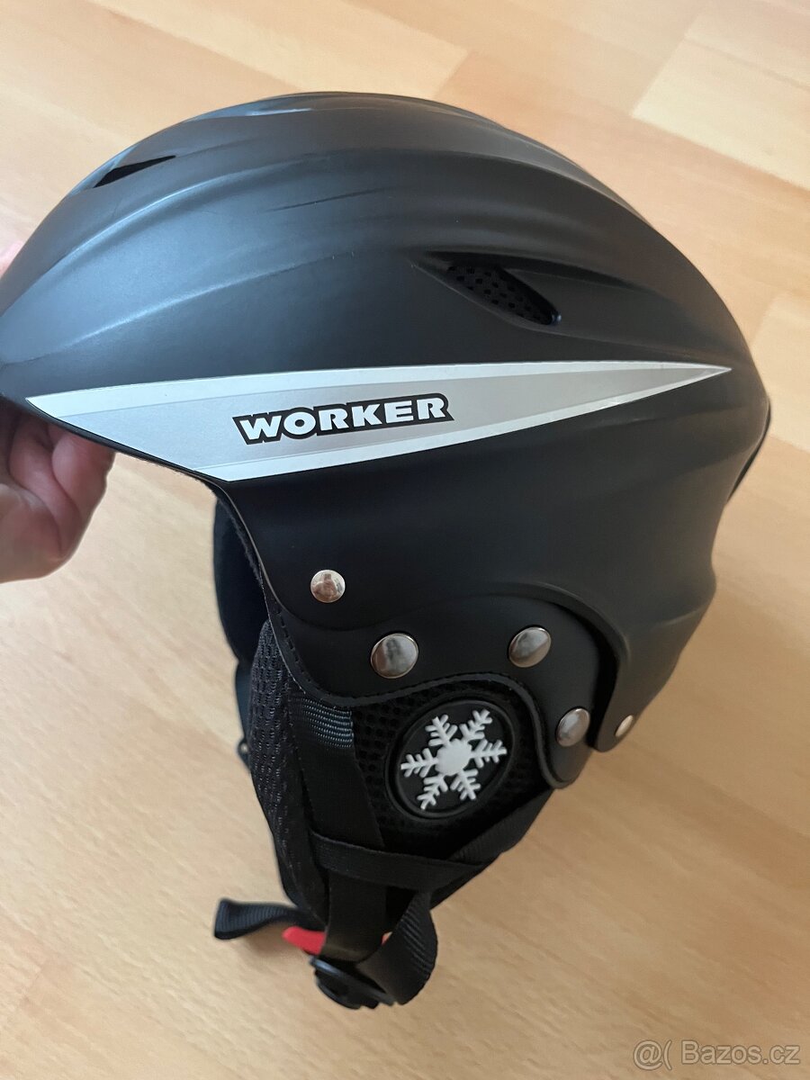 Lyžařská helma vel. 53-55 cm