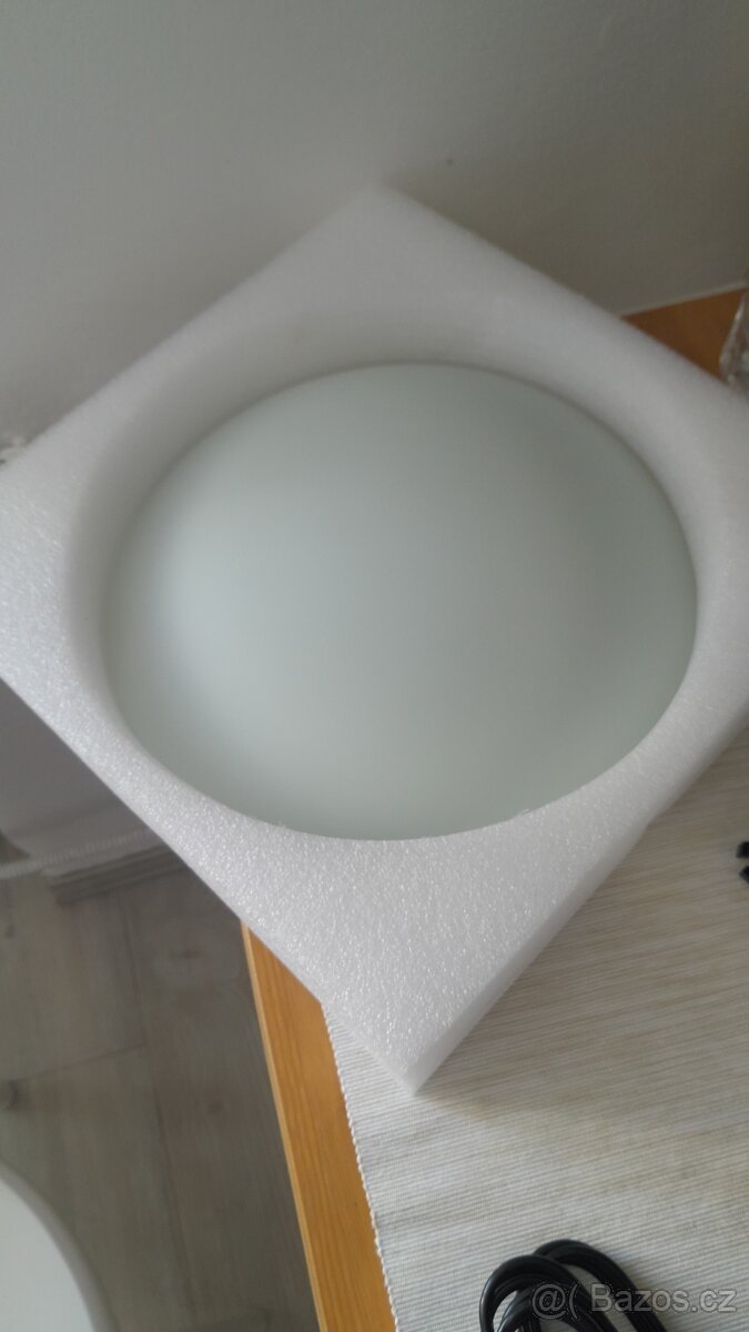 Kryt na světlo skleněný