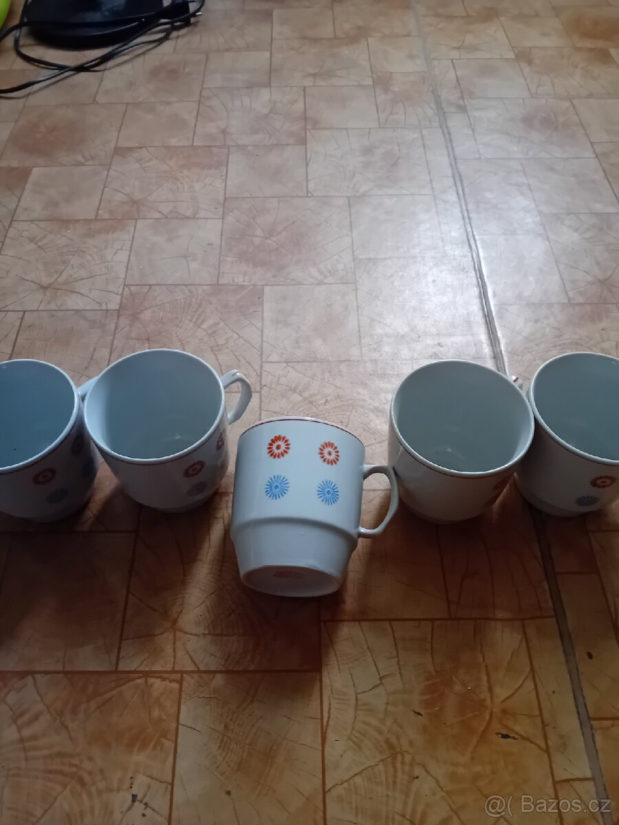 Porcelánové hrníčky po mamince