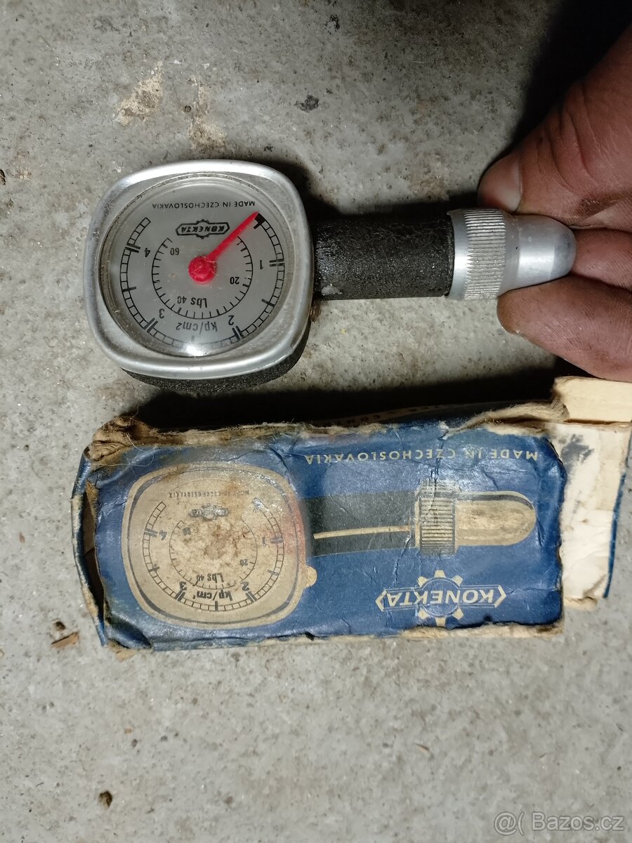 Škoda tlakoměr pneu