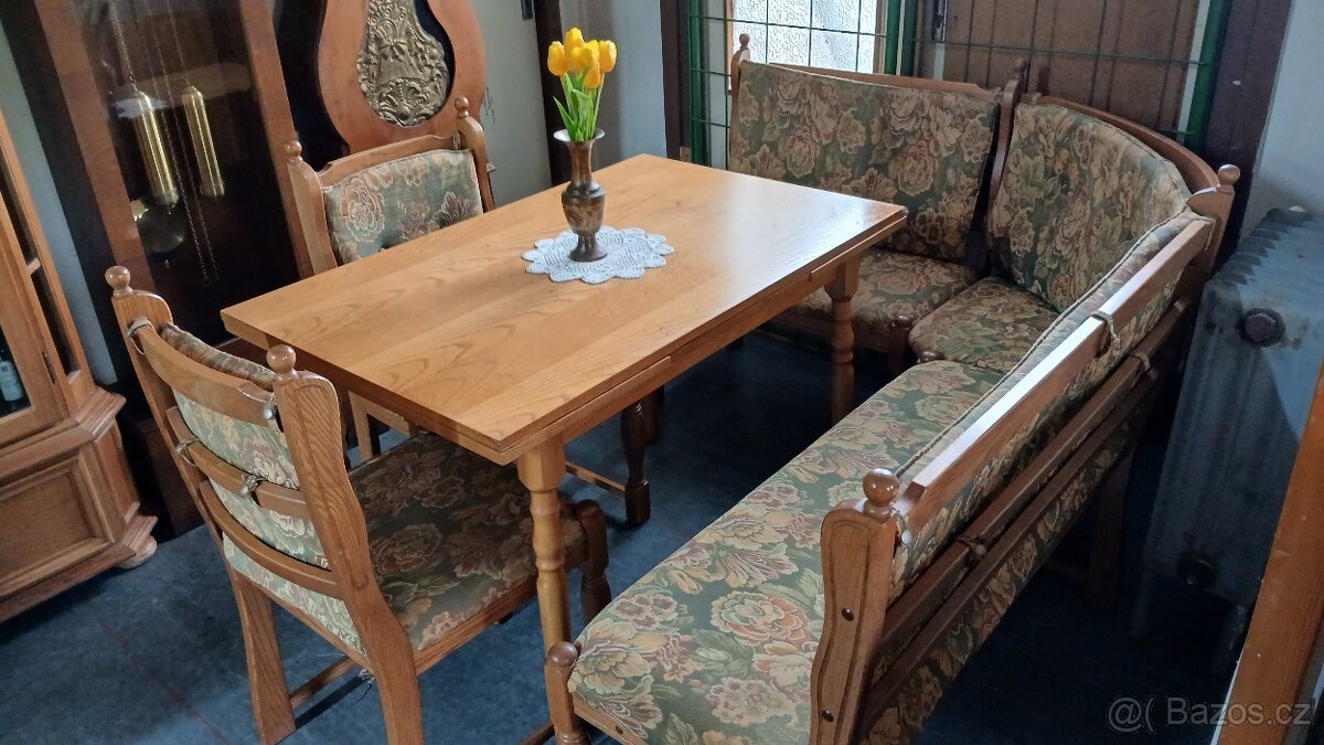Masivní rohová lavice +2x židle + rozklád.stůl