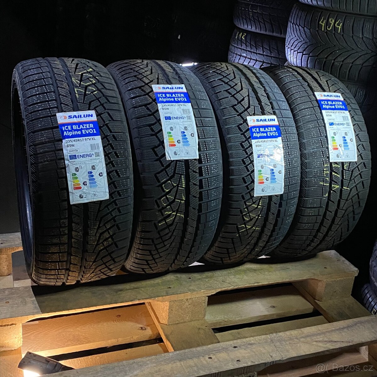NOVÉ Zimní pneu 235/45 R17 97V XL Sailun