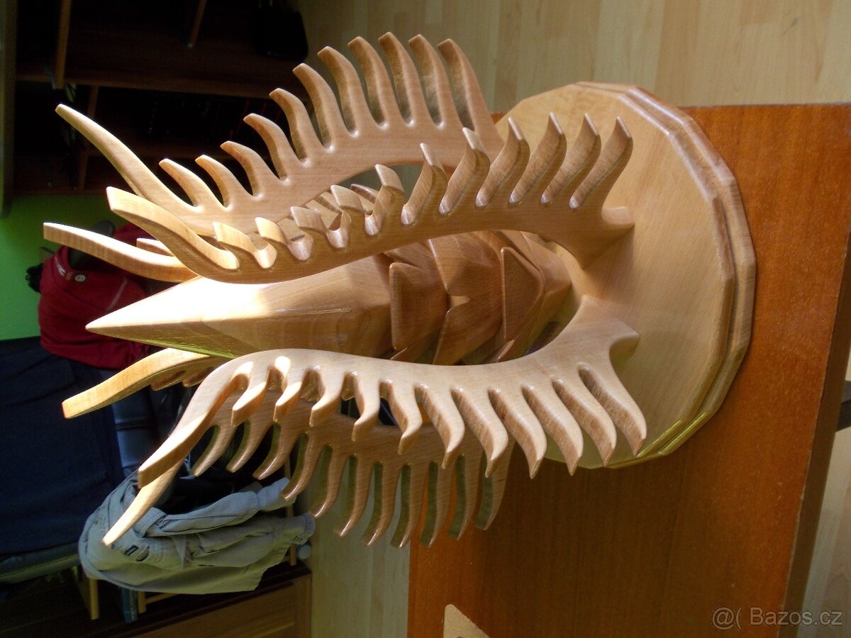 DDDS4_Šperkovnice - stojánek na šperky