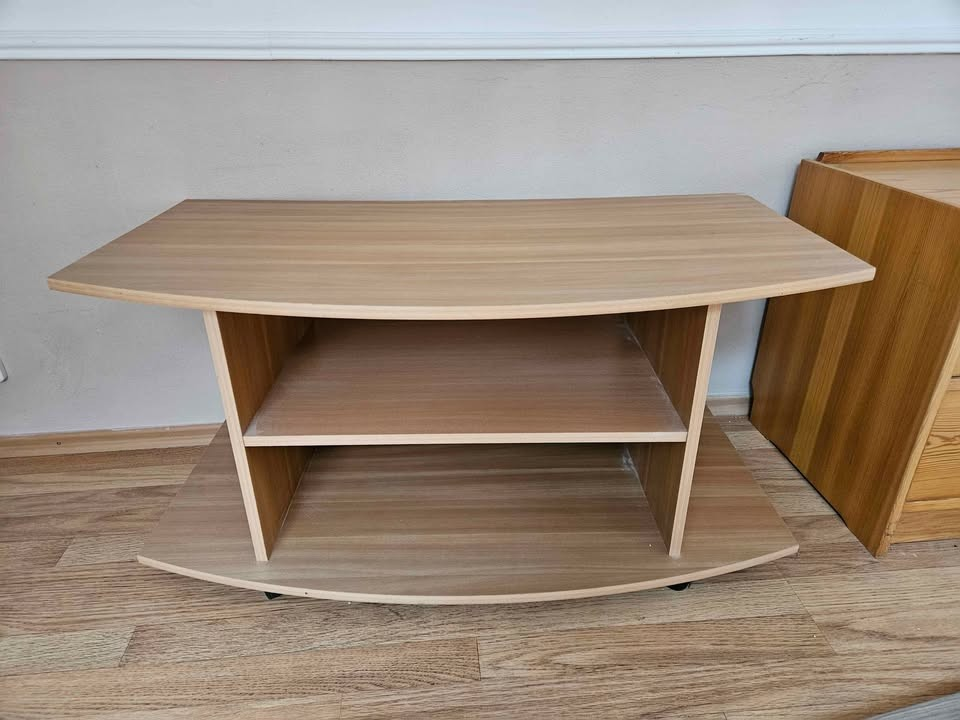 Pojízdný TV stolek