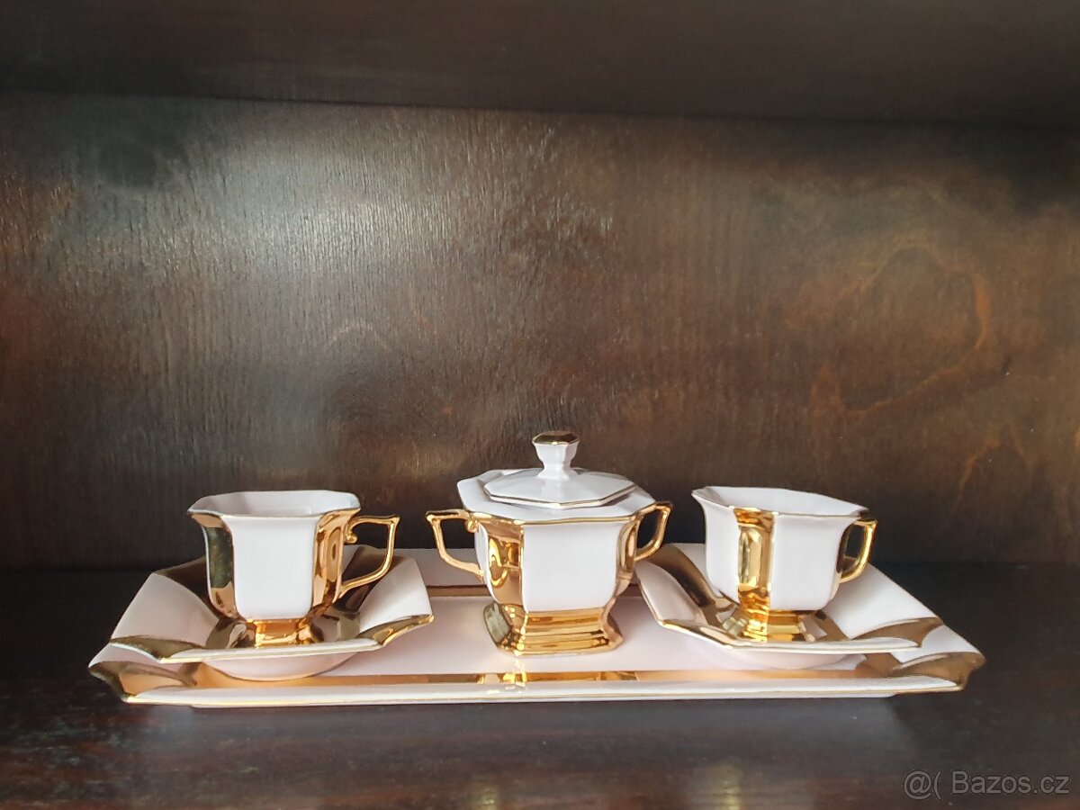 Souprava z růžového karlovarského porcelánu