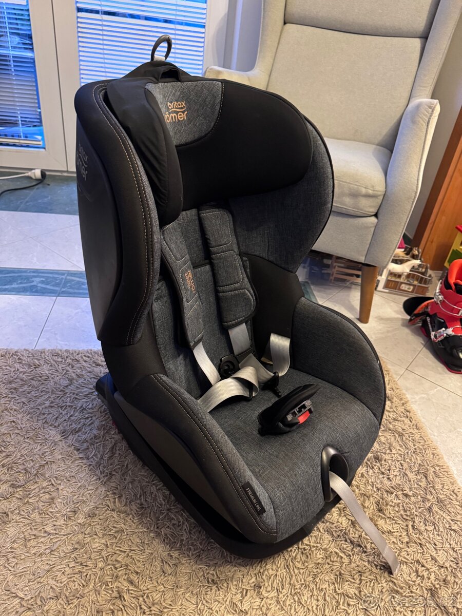BRITAX RÖMER Trifix 2 i-Size 2021 Blue Marble