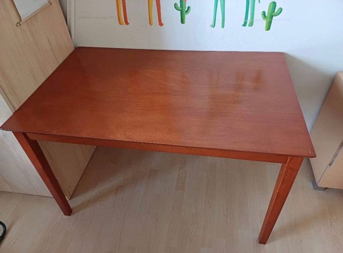 Prodám stůl (dřevěný)