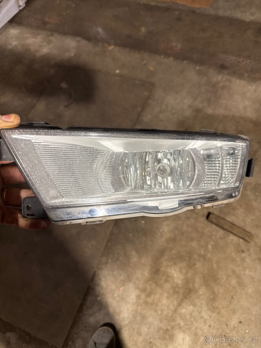 Škoda Rapid Levé mlhové. 5JA941699B