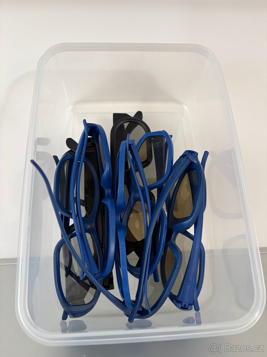 8mi pasivnívch 3D brýlí