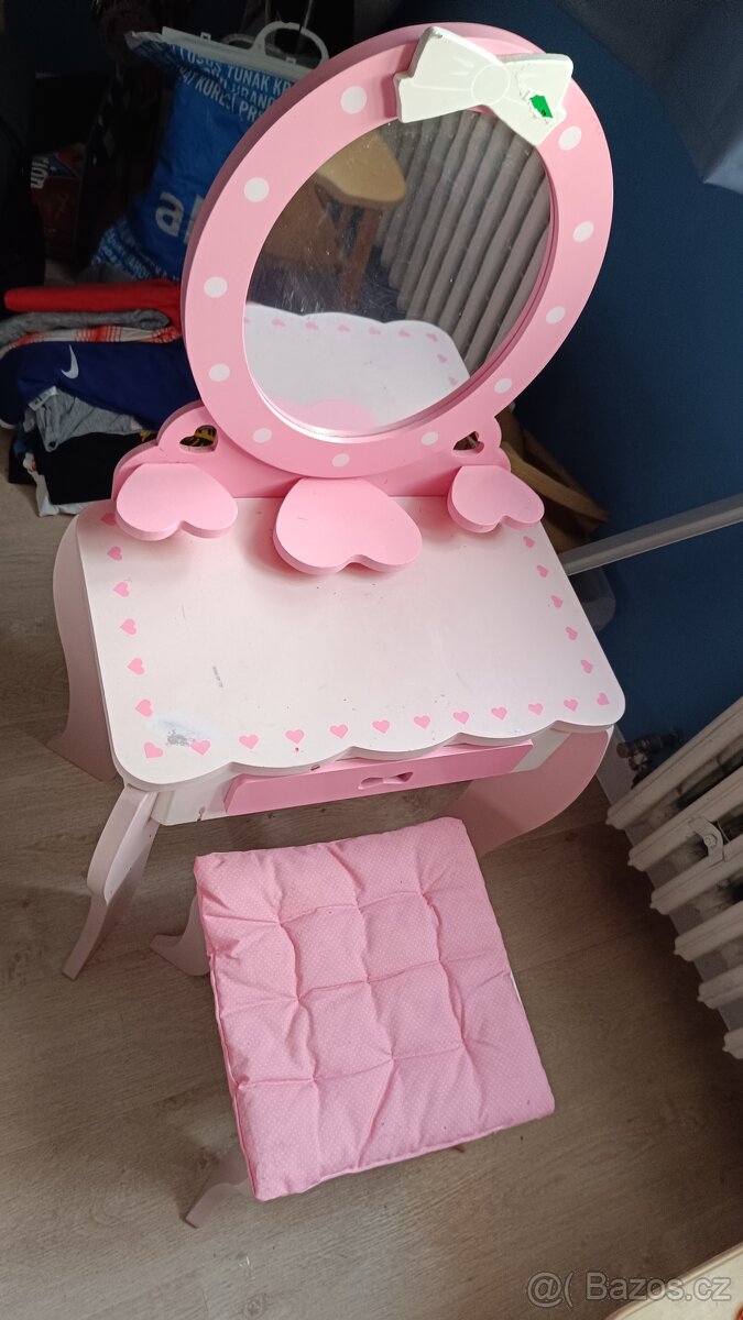 Dětský toaletní stolek
