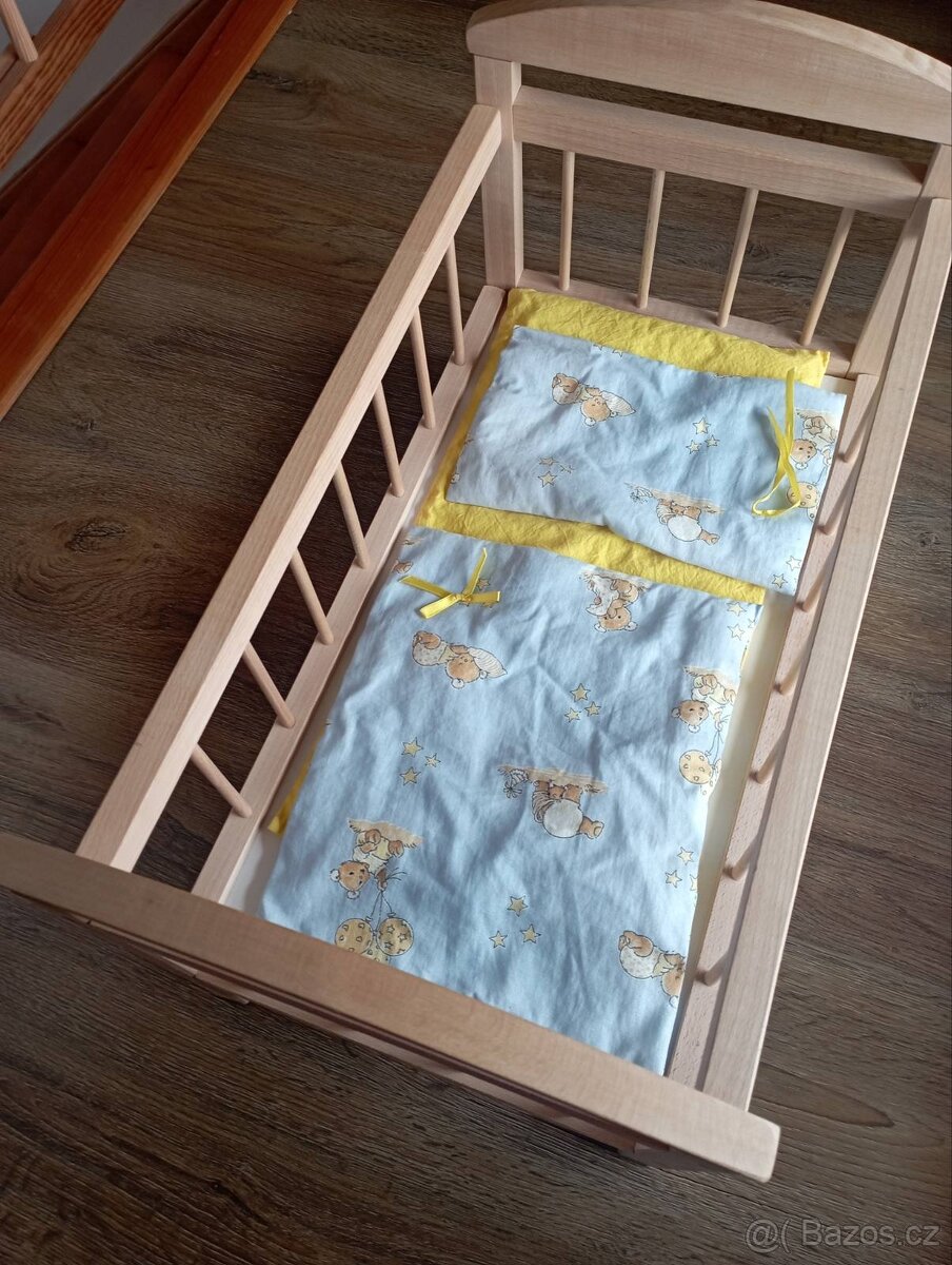 Dřevěná postýlka pro panenky