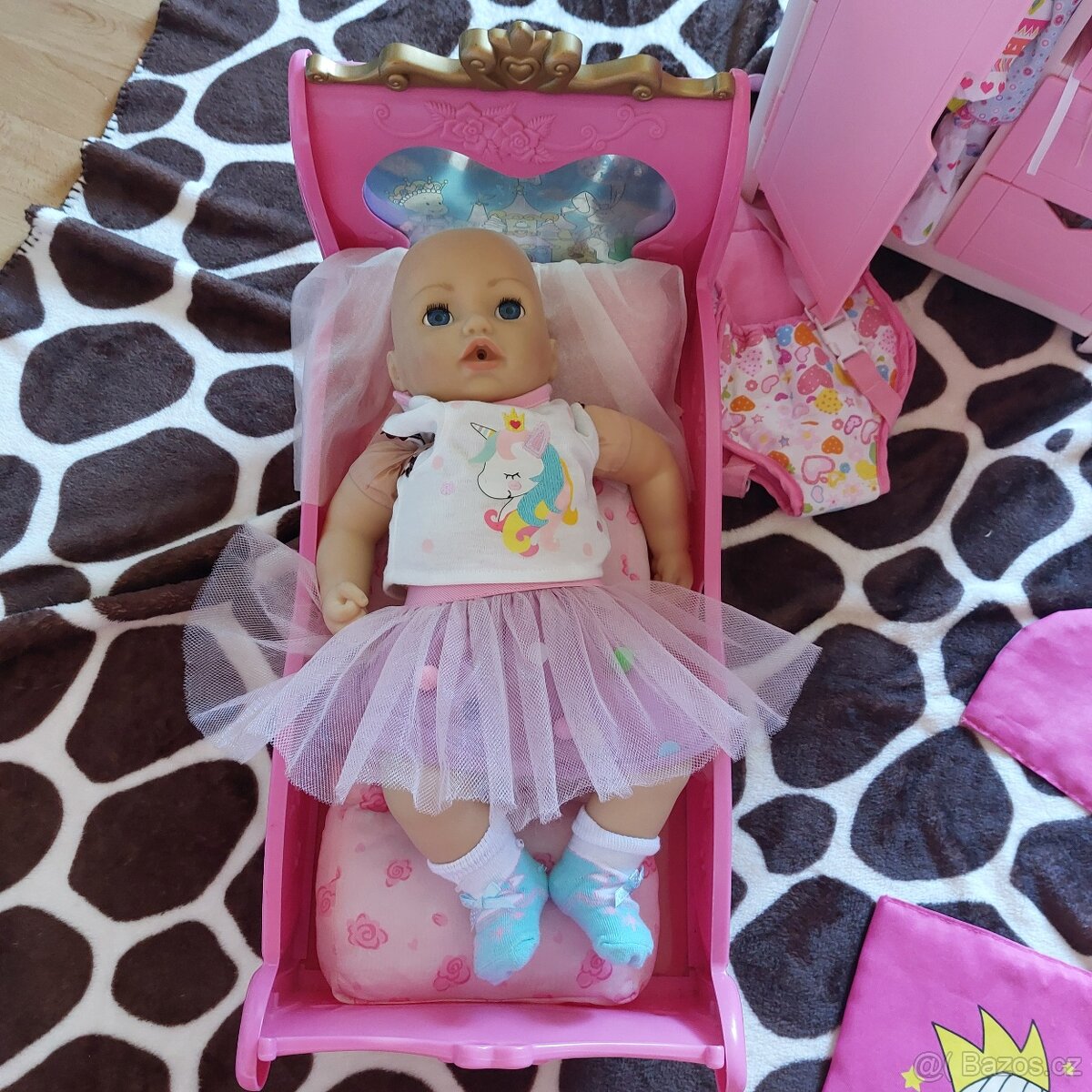 Baby Born, postýlka, skříň, nočník, oblečení