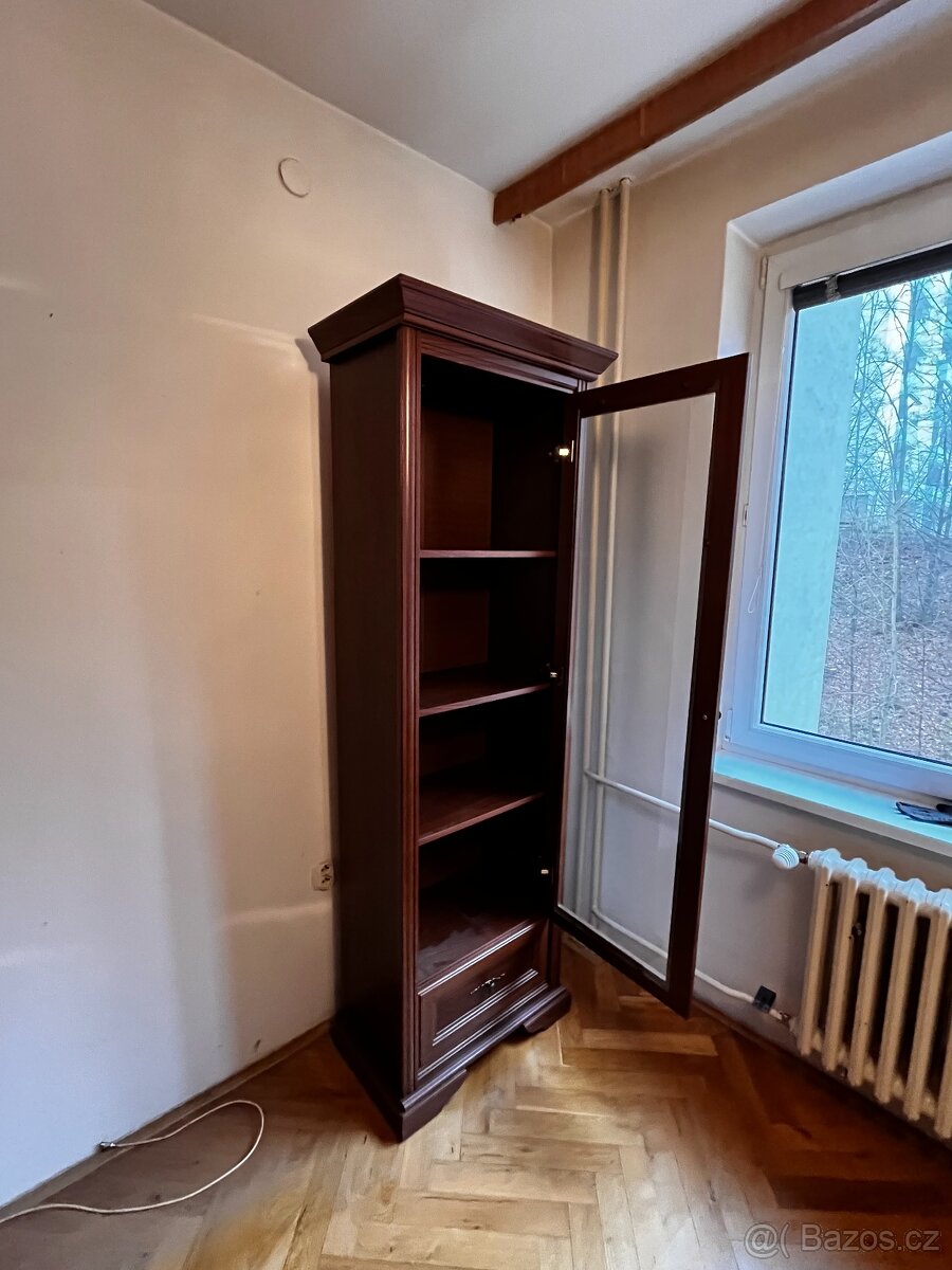 Vitrína vysoká 2 kusy