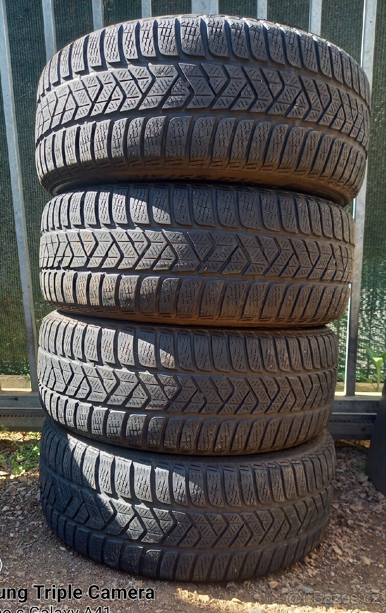 Pneumatiky Pirelli 215/55/17