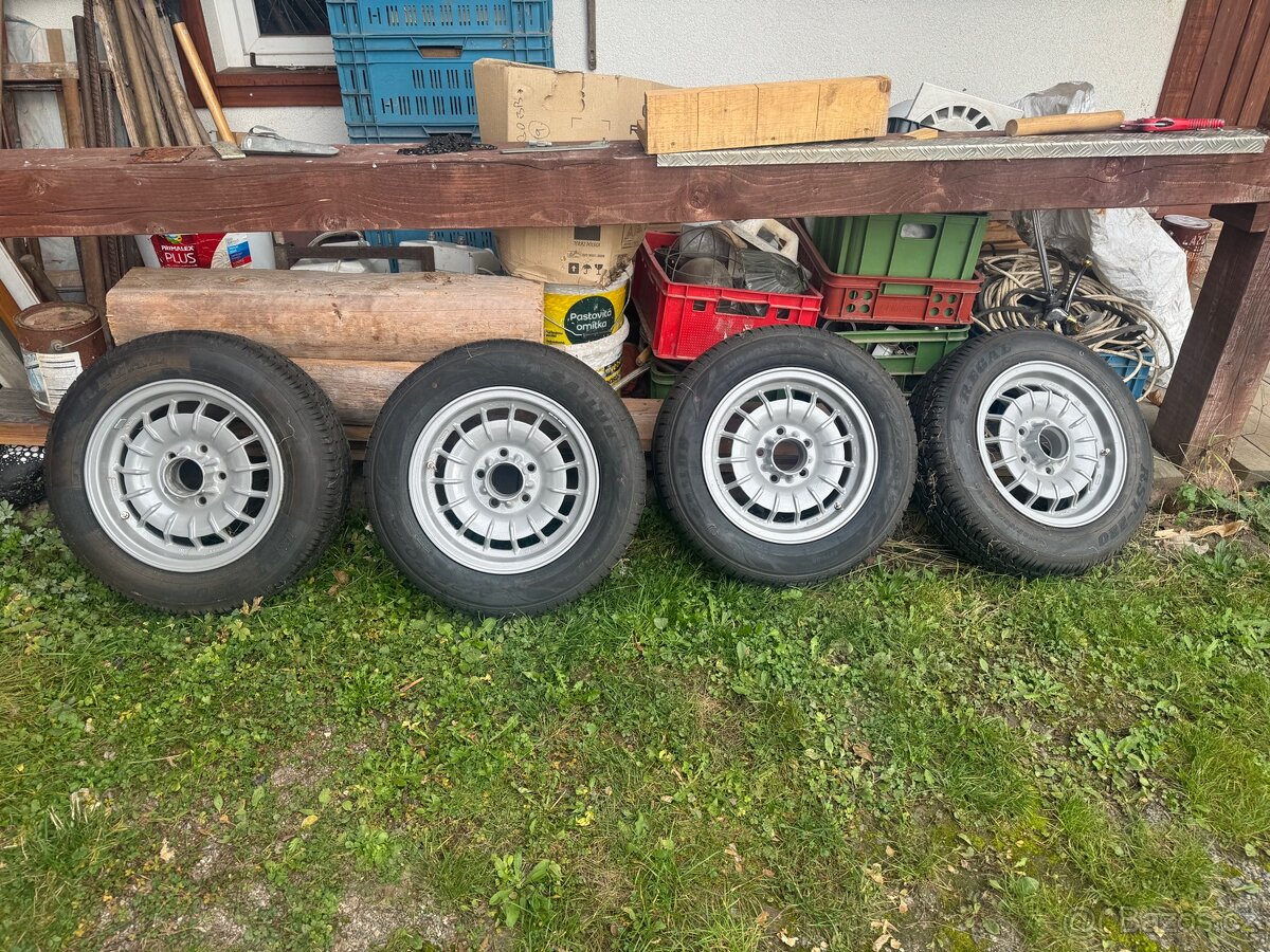 Kola na starší mercedes