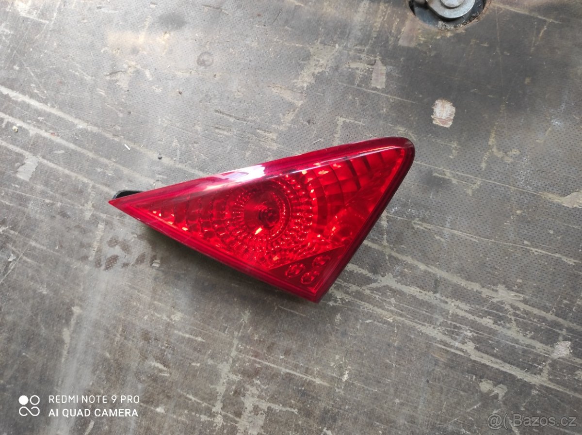 peugeot 3008 zadni lampa