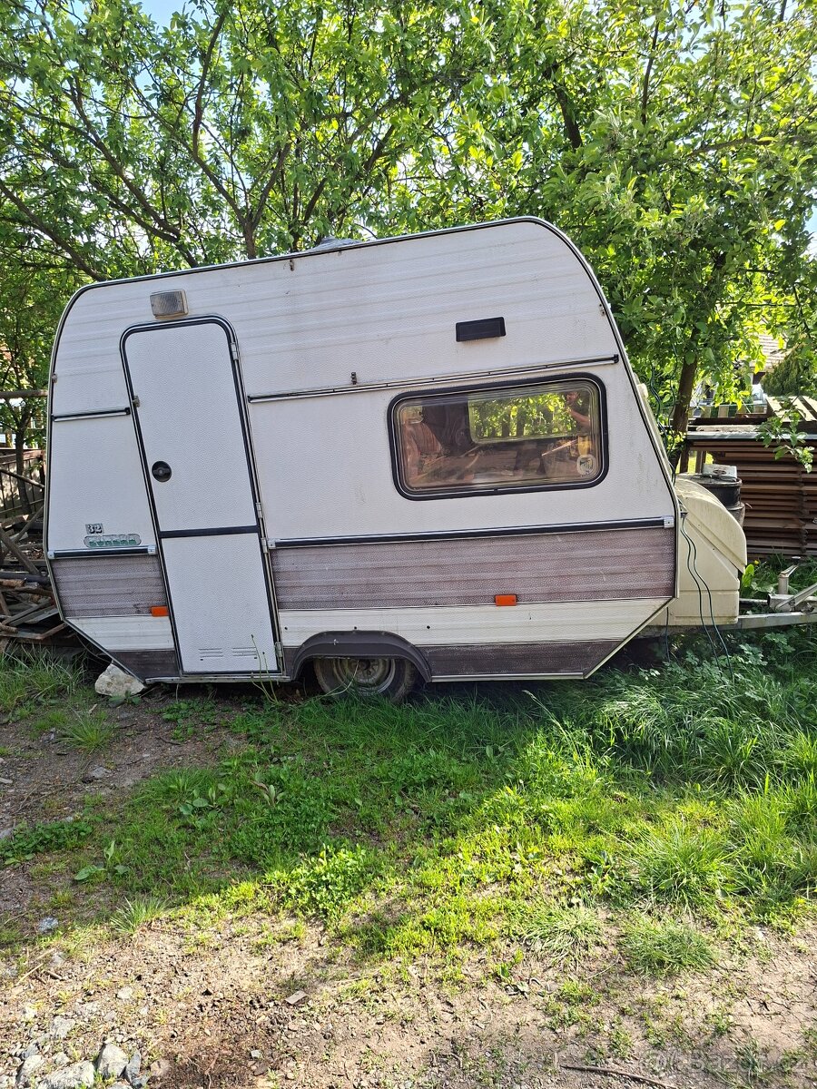 Karavan na pevné stání