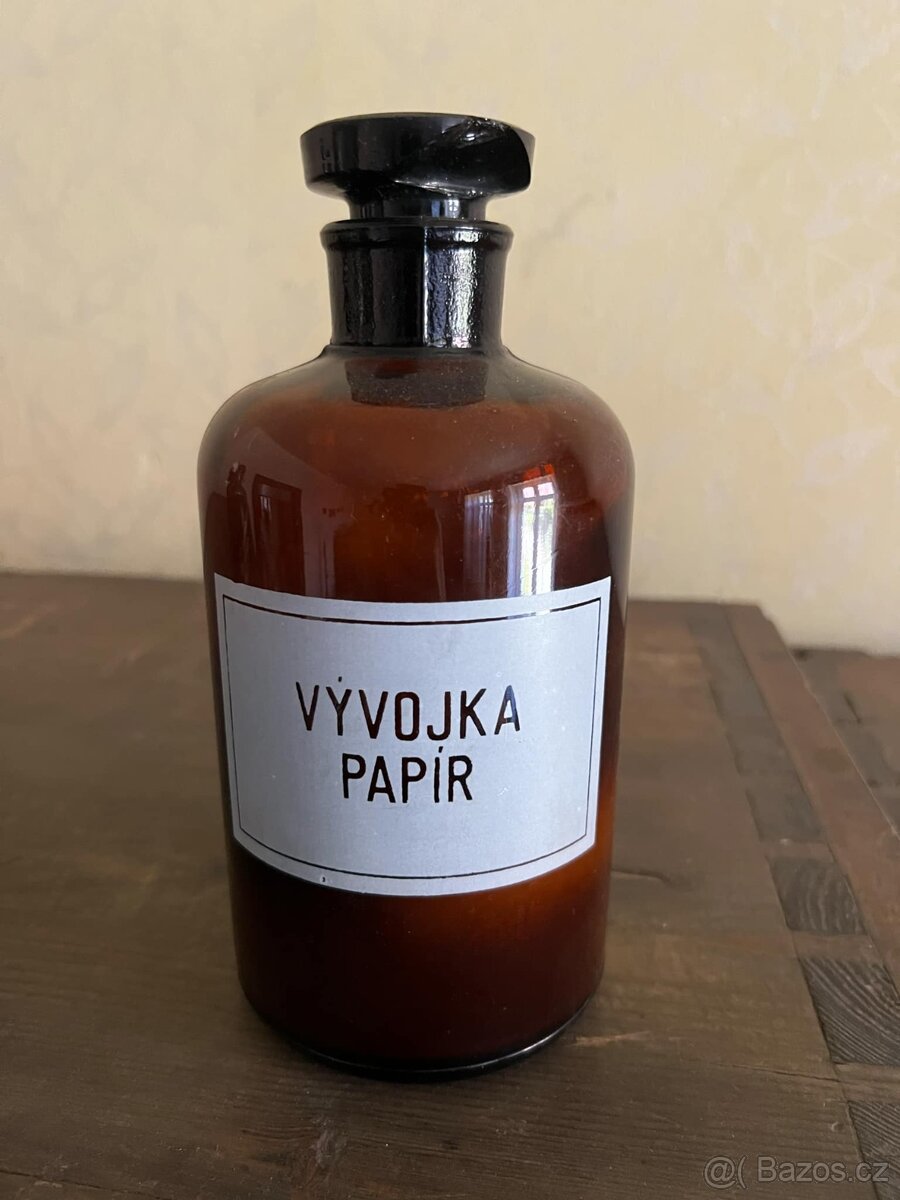 Stará láhev vývojka papír