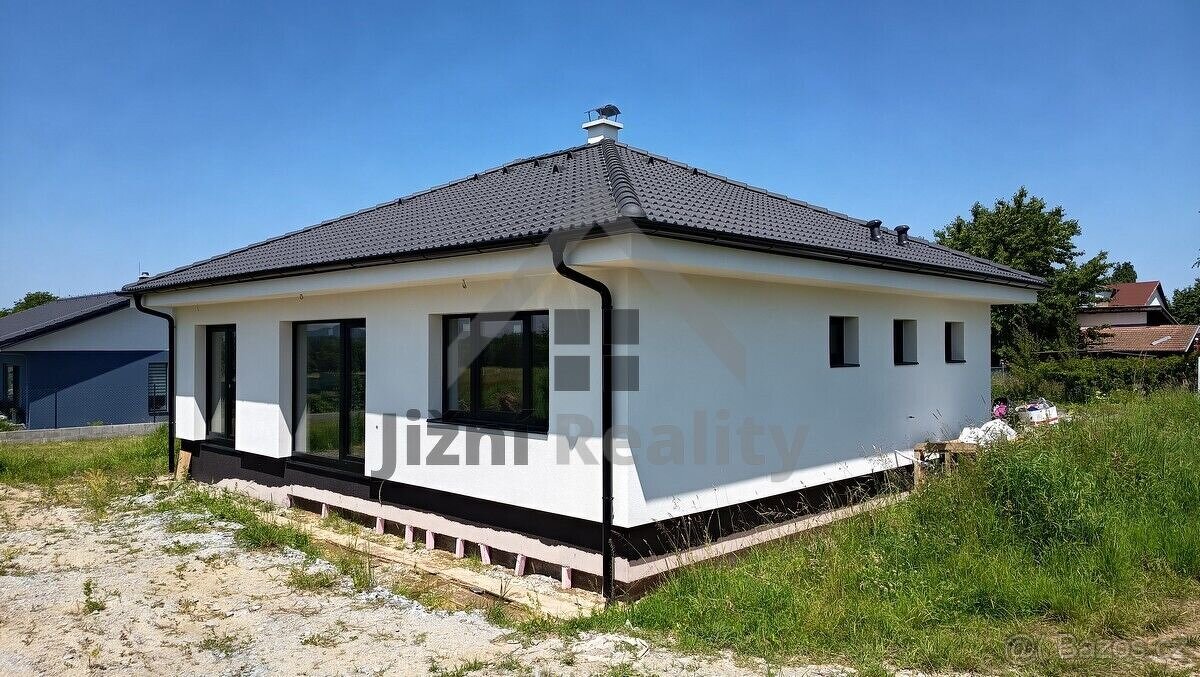 Nový nízkoenergetický RD 4+kk v Nových Hradech