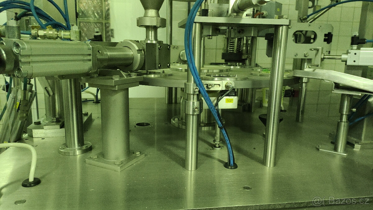 PRODÁM ZÁNOVNÍ AUTOMATICKOU KARUSELOVOU PLNIČKU ATIPACK 3000