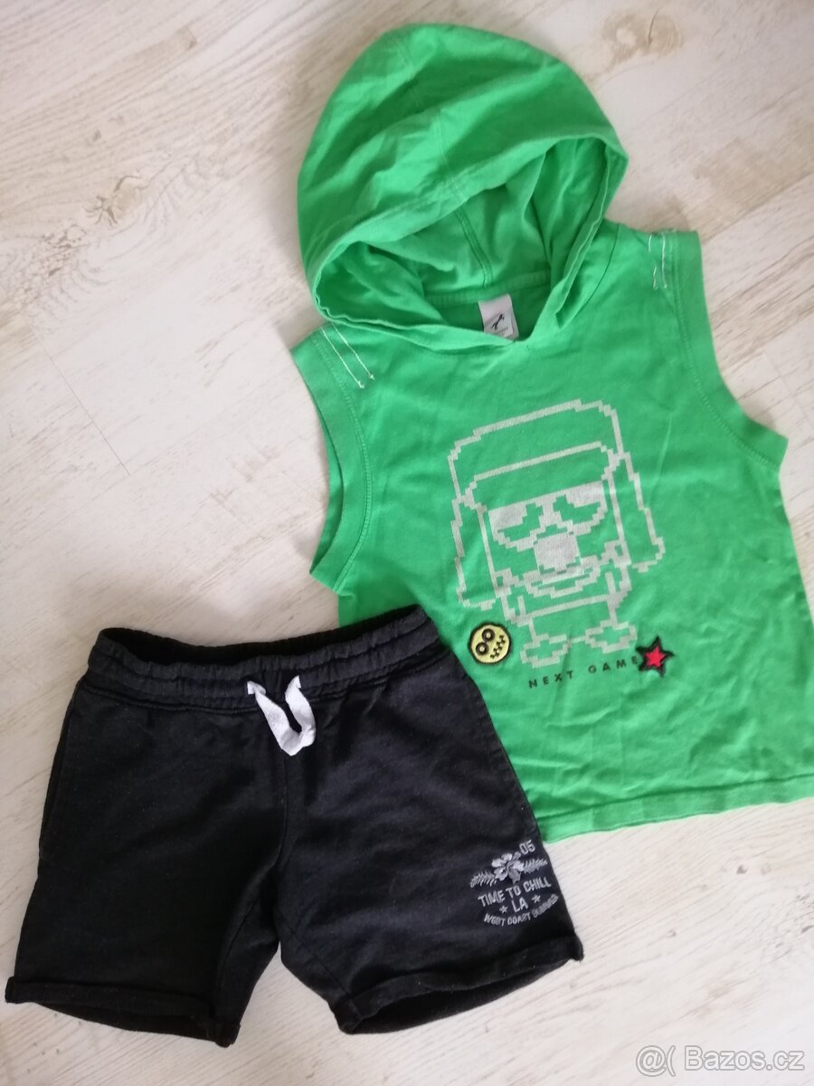 Chlapecké kraťasy a tričko