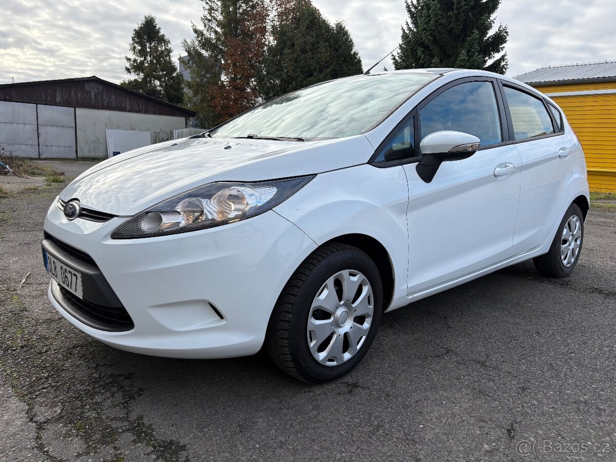 Ford Fiesta 5 dveř 1.25 benzín,2010,Klimatronic, 2 sady kol
