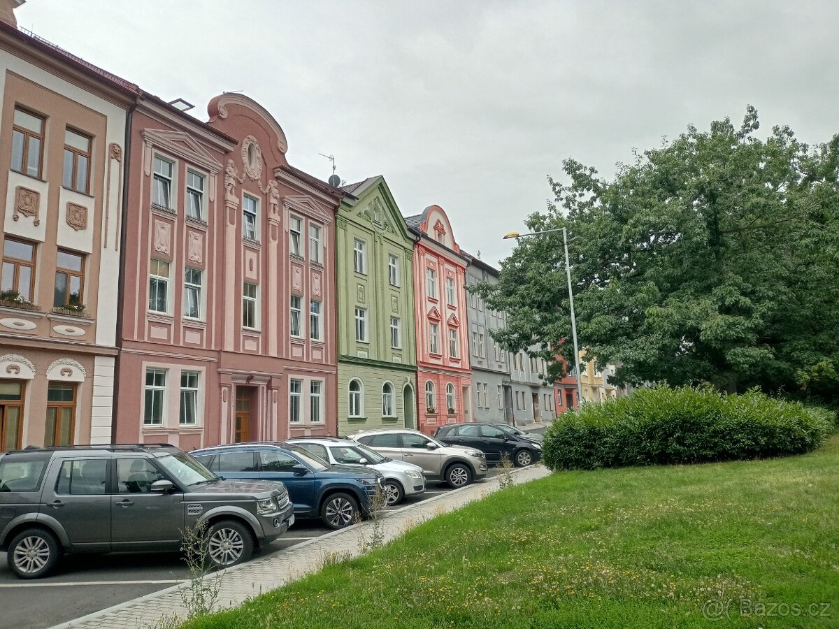 Atypický byt 7+kk, nám. Dr. Beneše, Chomutov