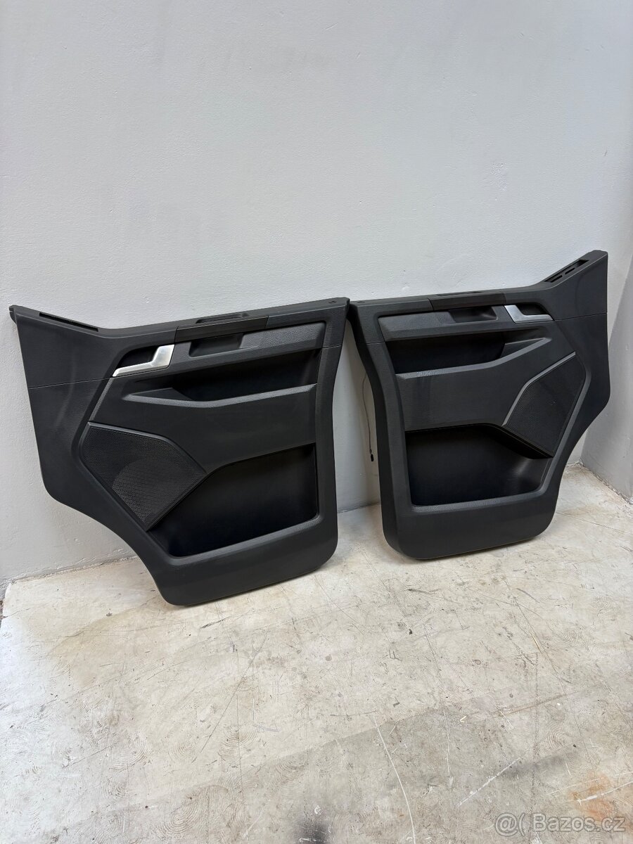 Tapecír / obložení dveří Vw T6 Černé provedení