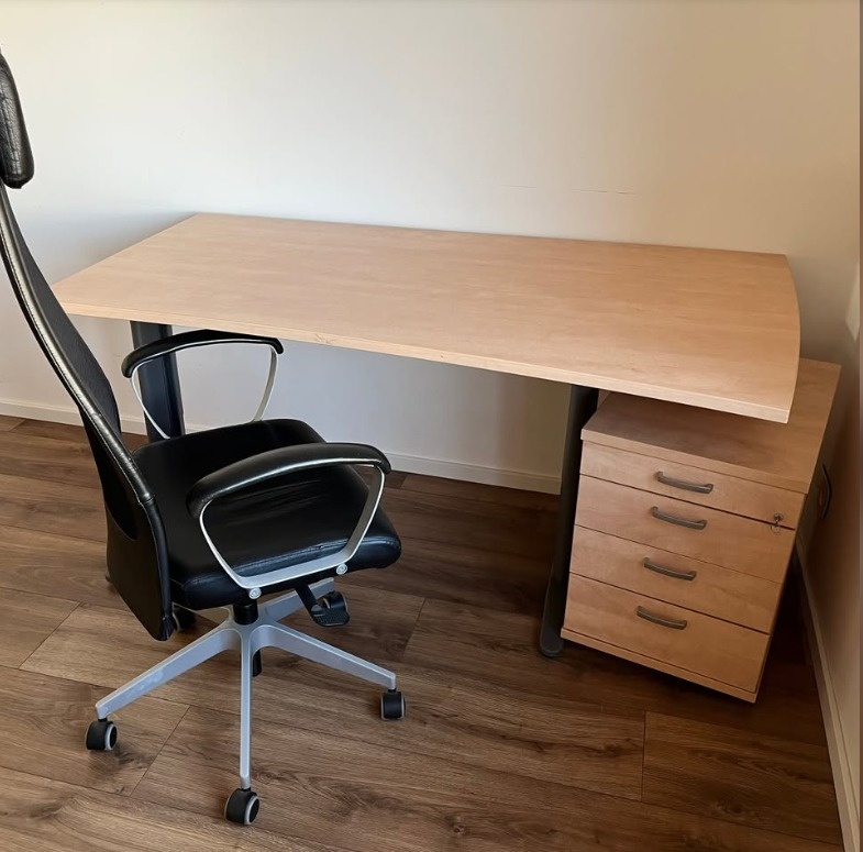 Polohovatelný psací stůl, kontener a komoda