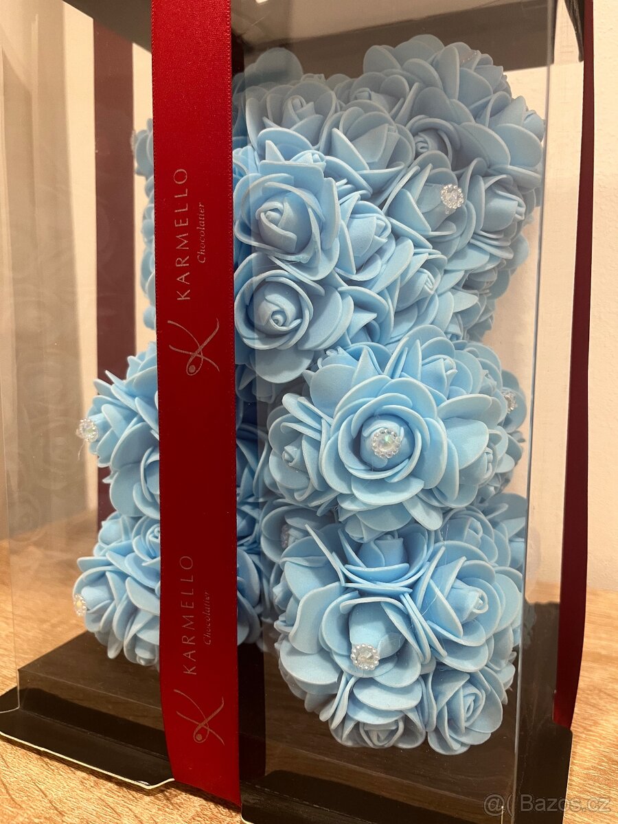 Medvídek z růží (český výrobek)