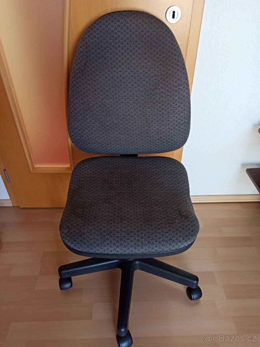 Kancelářská/studentská židle ke stolu