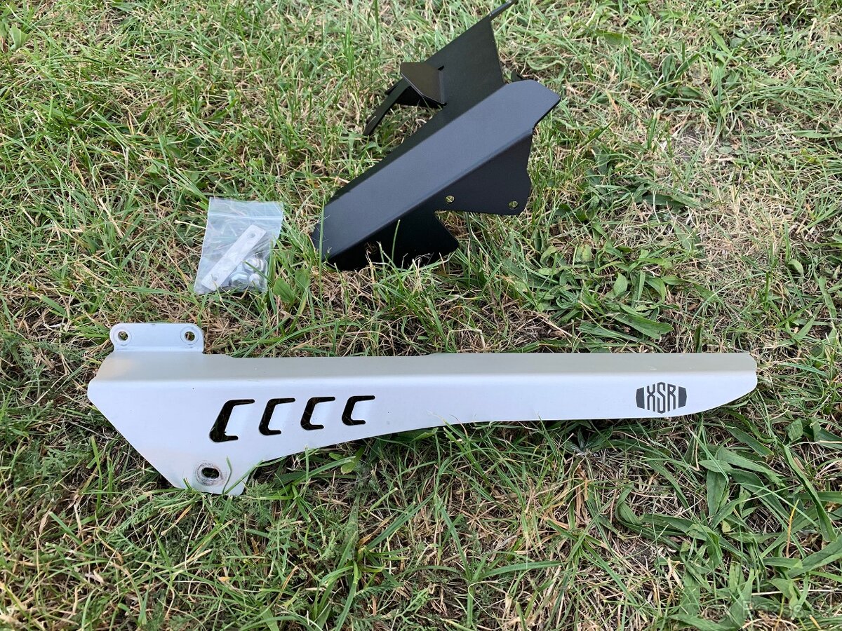 XSR 700 - kryt řetězu