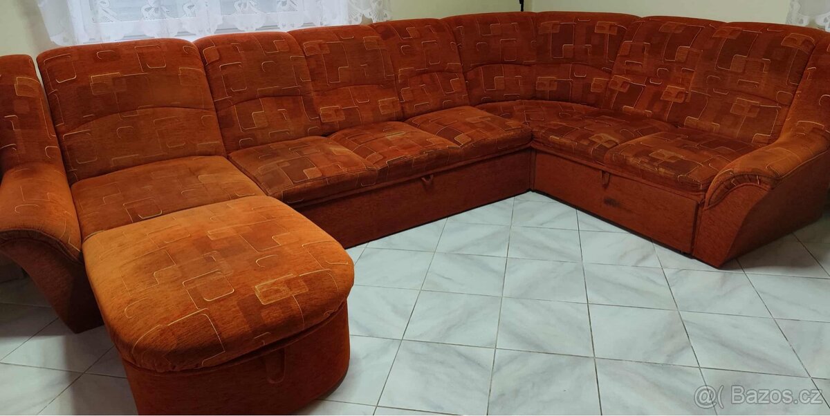 Starší velká sedačka