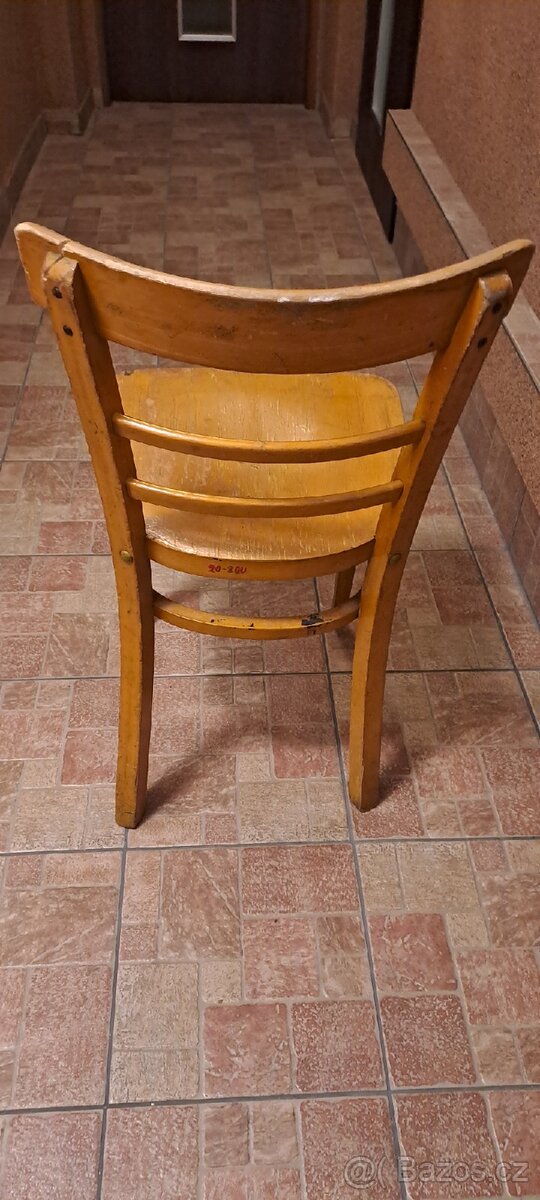 Židle starší dřevěná