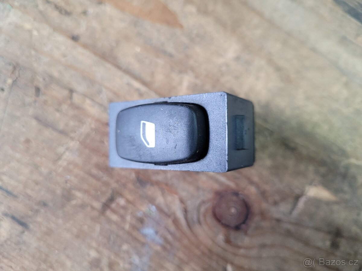 Tlačítko stahování oken Peugeot 407