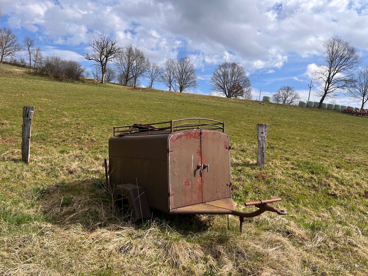 Přívěsný hasičský vozík