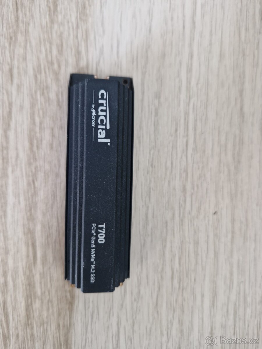 Crucial T700 2TB s chladičem