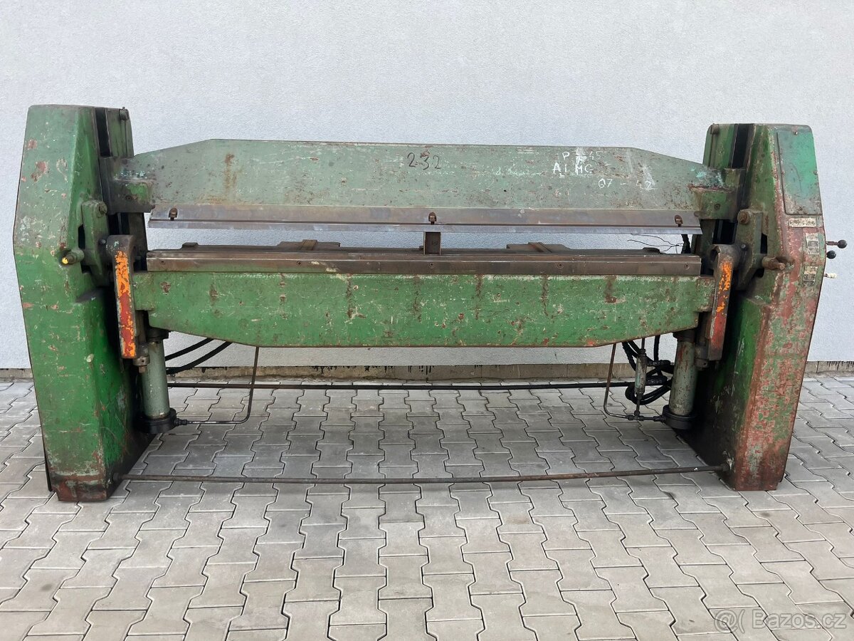 Hydraulická ohýbačka XONM 2000/2A
