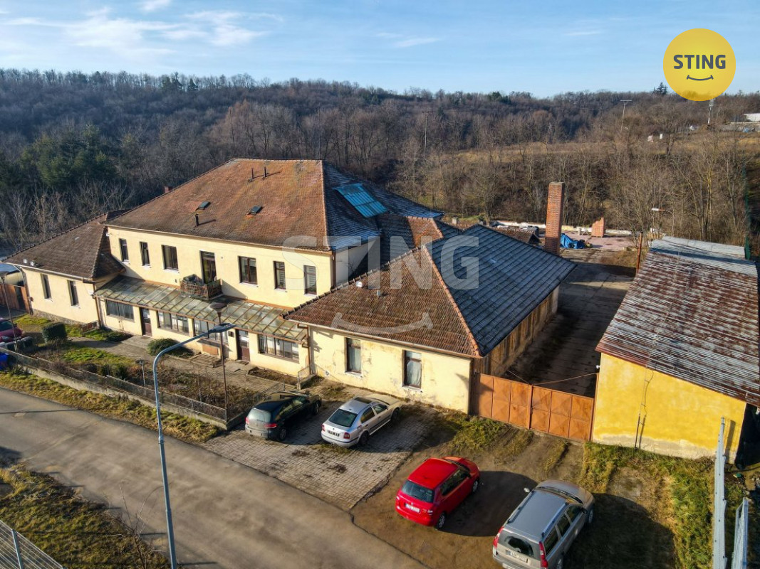 Prodej průmyslového areálu včetně bytů, Moravský Kru, 131578