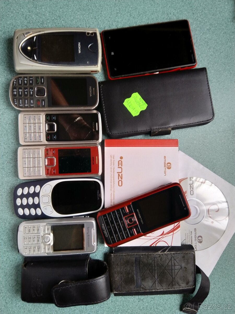 staré funkční i nefunkční mobily