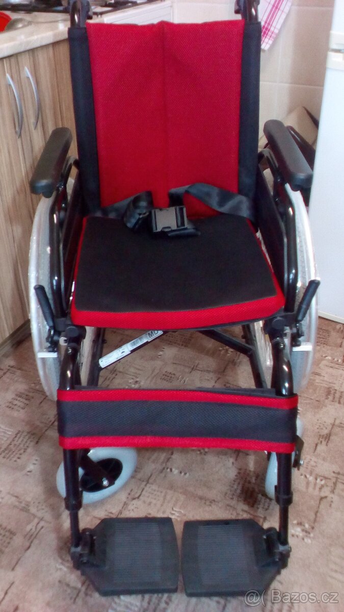 INVALIDNÍ VOZÍK-44cm-ODLEHČEN-zadní brzdy(lze zaslat