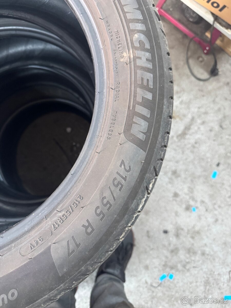 Prodám 4ks pneu na dojetí 215/55R 17 4 ks - 500
