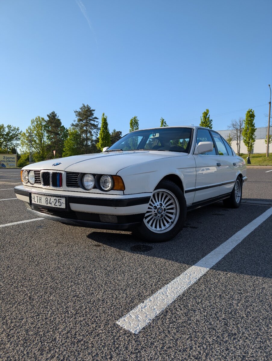 BMW E34 520i (1989), originál bez koroze, M volant, nová STK