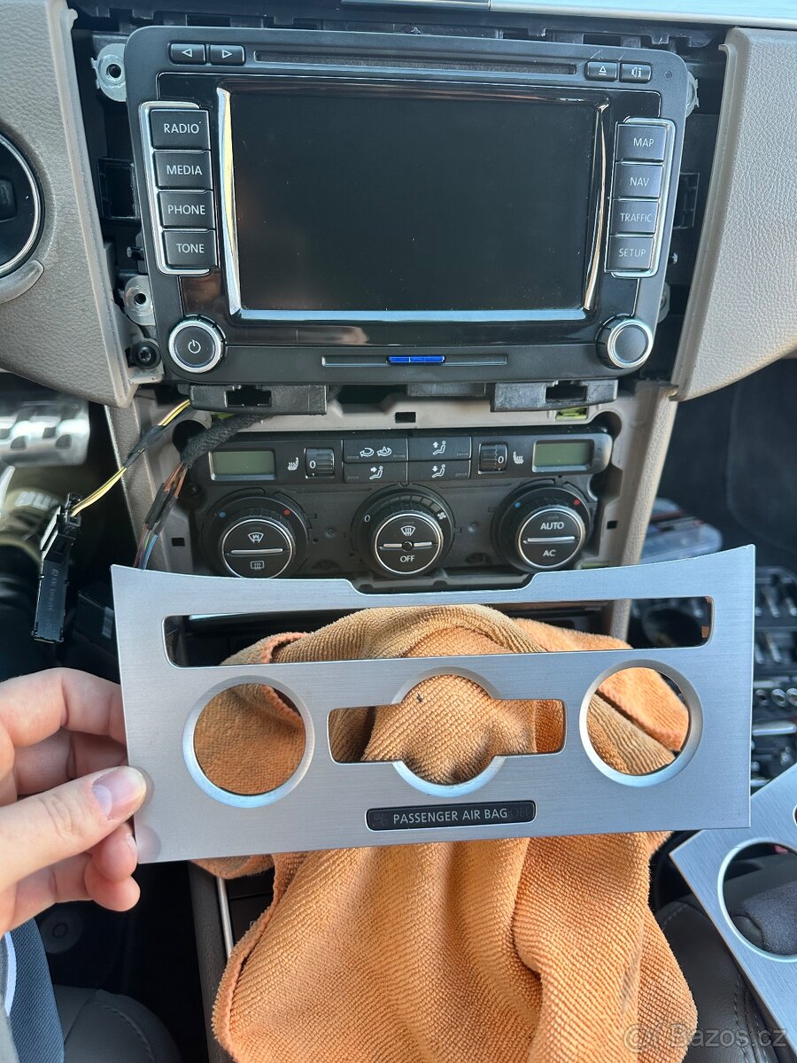 Rámeček climatronic VW