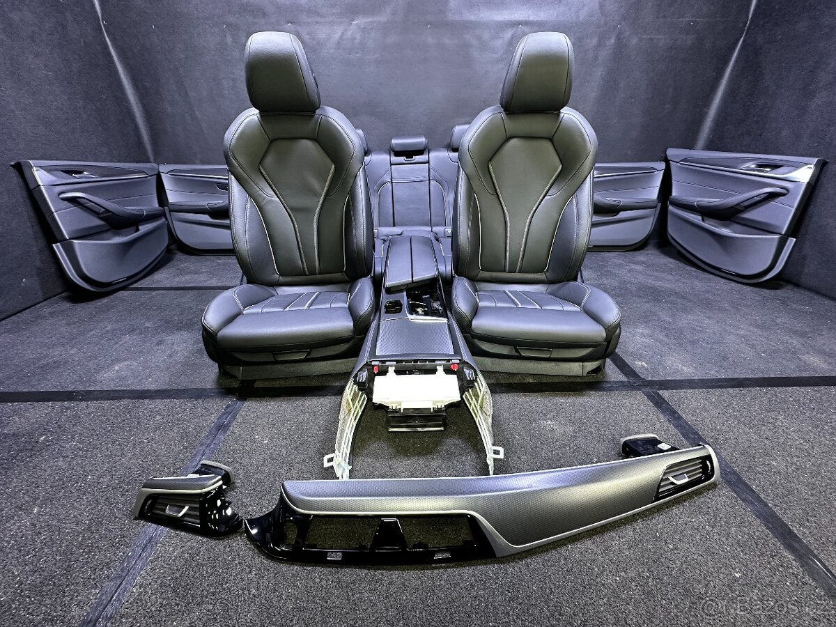 BMW 5 G30 LCI M-Paket kuzeny interier sedacky