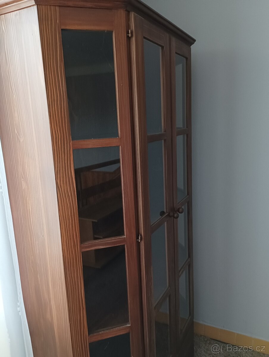Prosklená skříň